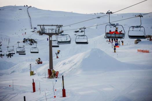 Sierra Nevada construye el circuito de snowboard cross para la Copa del Mundo de marzo