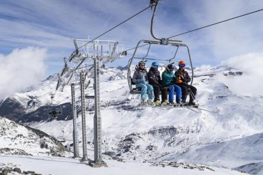 Aramón vuelve a superar el millón de esquiadores en una campaña marcada por un arranque difícil y el mejor febrero de su historia